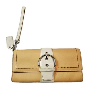 Coach Hampton Leather Beige White Wristlet Clutch Buckle Logo Charm 6694 - Picture 1 of 11