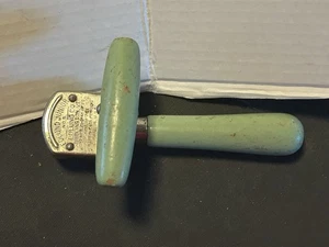 Vintage Edlund Junior No. 5 Can Opener Green Wood Handles Pat June 18 29 USA - Picture 1 of 9