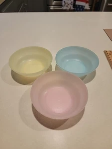 Vintage 3 kleine Tupperware Pastell Schüsseln 4" Kinder Set 154-29 - Bild 1 von 5