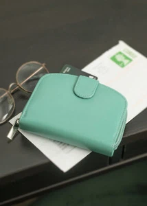 Cartera suave de cuero real redondeada con bloqueo RFID de lujo para damas y mujer - Imagen 1 de 16