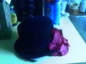 NWT KOKIN BLACK FELT CLASSY HAT W/ RED VELVET ROSES - Picture 1 of 7