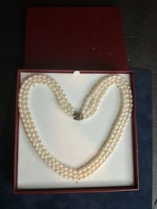 Vintage Tripla Figlia Perle Acqua Dolce, Collana Choker, Fibbia Argento - Foto 1 di 5