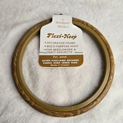 Flexi Hoop New 5” Wood Grain Pattern Needlework Craft Frame With Hanger VTG NOS - Image 1 of 4