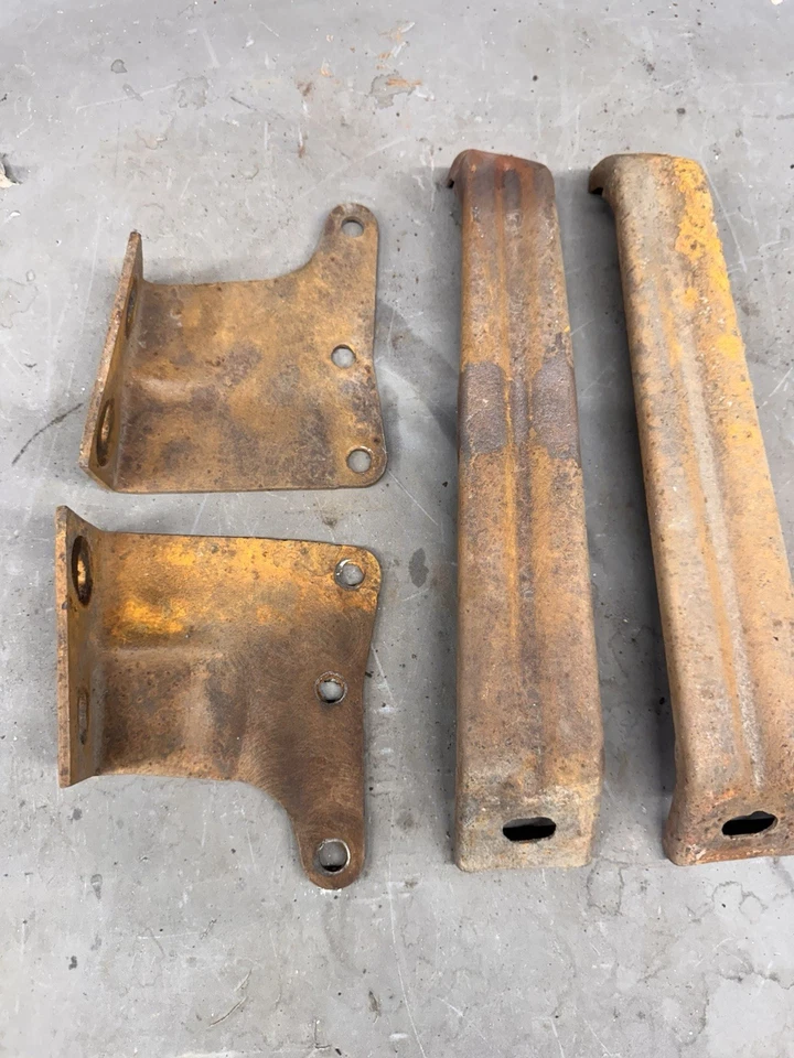 Оригинальные кронштейны для крепления переднего бампера 1958 Chevrolet Impala Belair Delray Biscayne - Изображение 1 из 4