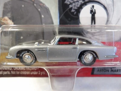 WHITE LIGHTNING ASTON MARTIN     2000 JOHNNY LIGHTNING JAMES BOND 007    1:64 - Image 1 of 4