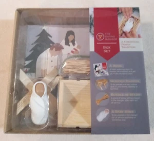 The Giving Manger Box Set a Christmas Family Tradition Bebé Jesús Pesebre y Libro - Imagen 1 de 4