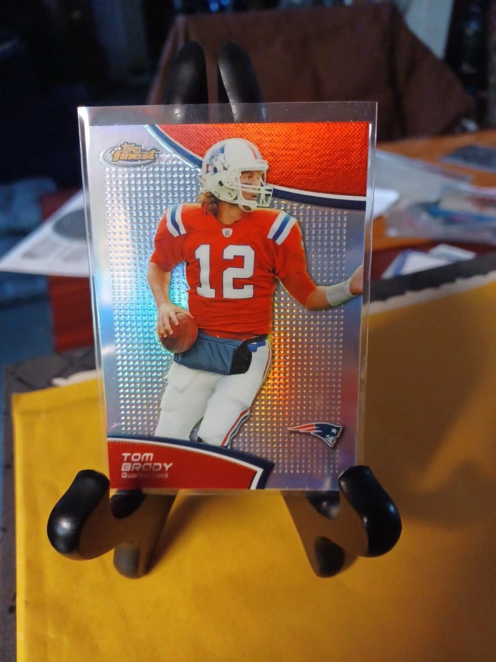2011 Topps Finest #70 Tom Brady Refractor Card ... Near Mint - Image 1 of 4