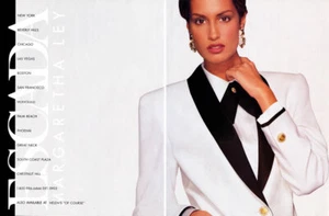 1994 Escada Yasmeen Ghauri moda vintage 2 páginas anuncio de revista - Imagen 1 de 1