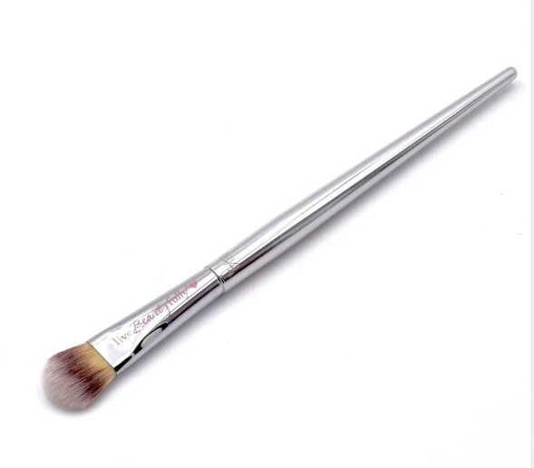 HOT It Cosmetics Ulta All-Over Eye Shadow Brush #216 BRAND NEW! - Image 1 of 2