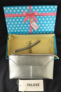Yaluxe Silber Leder Handgelenktasche kleine Clutch mit Etikett und Original Geschenkbox - Bild 1 von 6