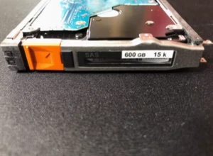 EMC V4-2S15-600 005050846 005050847 005050935 005050936 600GB 15K 2.5" SAS HDD - Afbeelding 1 van 3