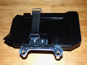 CUBIERTA BATERÍA YAMAHA RAPTOR 125 Y 250, PLACA DE RETENCIÓN 4D3-82106-11 - Imagen 1 de 2