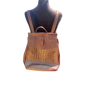 Geprägtes Leder Klappe Rucksack Umhängetasche Handtasche Burgund Gold Metallic - Bild 1 von 21