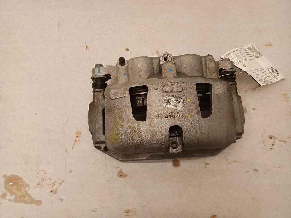 Pinza delantera izquierda conductor 87854864 para GMC Savana 2500 3085016 2025 Foto 1 de 4