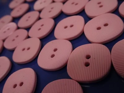 Vtg Peach Square 2-Hole Buttons Parallel Raised Lines 15mm Lot of 100 B132-10 - Image 1 of 4