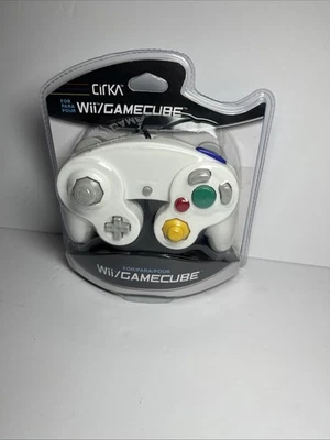 BRAND NEW IN ORIGINAL  PACKAGE,WII/GAMECUBE COMPATIBLE WHITE CONTROLLER. - Image 1 of 3