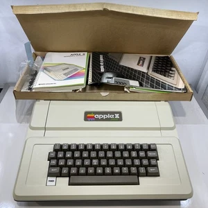 Estuche vintage para computadora Apple II Plus A2S1048 solo sin RAM ni tarjetas - Imagen 1 de 24