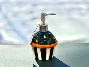 New Home Essentials Halloween Muffin Pumpkin Soap Dispensers Cupcake 330 ML - Picture 1 of 7