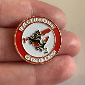 Vintage Baltimore Orioles Round Enamel Lapel Pin – Cartoon Bird Logo MLB - Picture 1 of 3