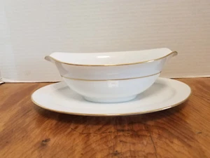 STYLE HOUSE Fine China Japan BRIDAL WREATH Gravy Boat Elegant White & Gold - Picture 1 of 3