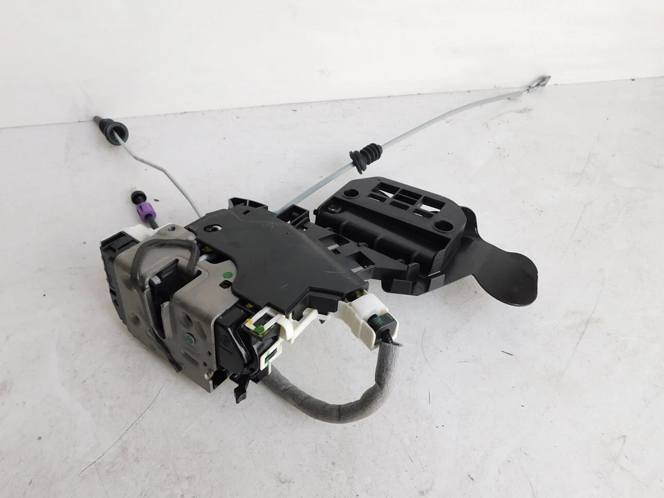 Mercedes Benz M Class ML63 AMG W166 Door Lock Latch Rear LHS J105 - Изображение 1 из 1