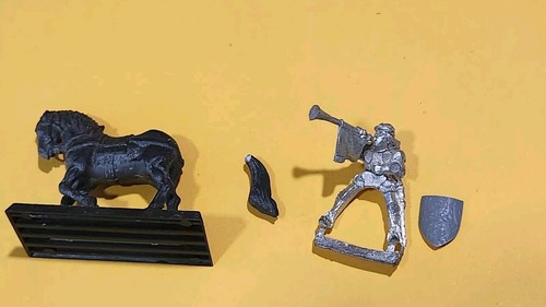 Figurine Warhammer - Bretonnian Mounted Squire Standard Bearer 8566R - Metal OOP - GW