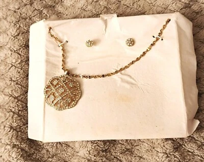 Juego de collar y aretes con pavé dorado Foto 1 de 2