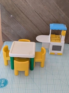 Little Tikes Vintage Puppenhaus Möbel Küchentisch/Stühle/Kühlschrank/Insel/USA - Bild 1 von 17