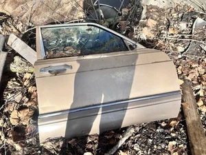 86-91 Mercedes W126 420SEL Front Passenger Door Assembly Beige Good ๐ OEM - Picture 1 of 12