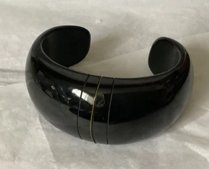 Vintage Black Bakelite Cuff Bracelet Thin Brass Inlay Accent - Picture 1 of 4