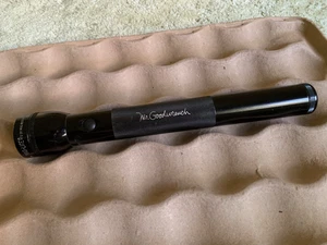 Linterna grande vintage MAG-LITE 15" Mr Goodwrench EE. UU. funcionando usada en excelente estado - Imagen 1 de 7