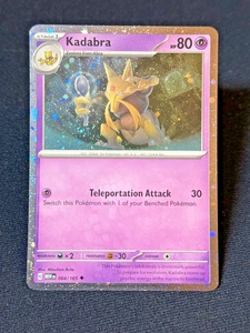Kadabra 064/165 Cosmos Holo Promo - JCC Pokémon 151 - Casi Nuevo - Imagen 1 de 2