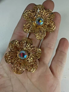 Vintage Earrings Avon Flower Pierced Filigree AB Center Goldtone Large - Picture 1 of 4