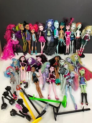 Enorme Lote de 27 Muñecas Monster High con Soportes y Accesorios Foto 1 de 4