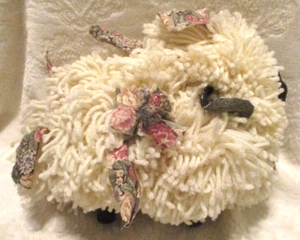 Homemade~Yarn Sheep~4 Wood Dowel Legs~Display~10.0" x 8.0" x 8.5"~1990's - Picture 1 of 9