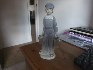 Wonderful Lladro Figurine DUTCH BOY Carrying 2 Buckets Of Milk 4811 1972 - Picture 1 of 8