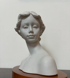 Young Girl on oak base/Lladro #1667 White Lady(B) Retired 1991/ 9”x 9”x 5.5” - Picture 1 of 14