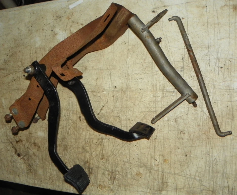 CAMARO Z28 FIREBIRD TRANS AM 4 SPEED CLUTCH PEDALS Z BAR & CLUTCH ROD ORIGINAL - Image 1 of 4