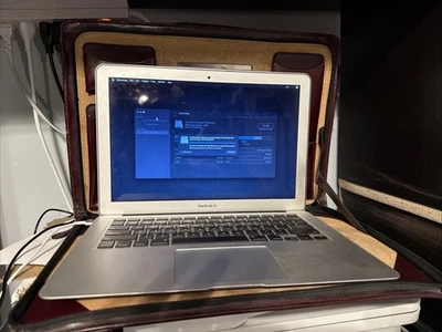 Apple MacBook Air 13 pulgadas principios de 2015 plateado Wi-Fi [A1466] Foto 1 de 2