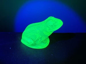 Art Deco Uranium Vaseline Glass Frog Yellow Clear Glass Animal Figurine - Picture 1 of 3