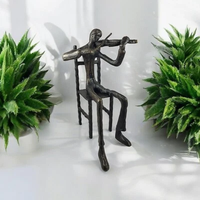 Figura hecha a mano de metal latón violinista músico en silla hecha en India 8 pulgadas Foto 1 de 4