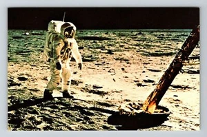 Space-Edwin Aldrin At Work On The Moon Vintage Souvenir Postcard - Picture 1 of 2