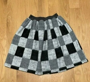 Girls Cucu Lab Size 8 EEUC Designer Checkered Grey Skirt Fleece Fuzzy - Picture 1 of 3