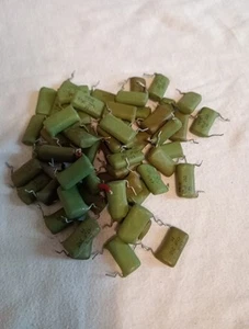 50x Condensadores verdes vintage usados ERIE 250v 0.47uf 470nf - Imagen 1 de 4