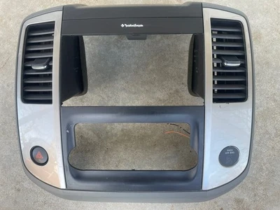 Radio tablero central Nissan Frontier 13-19 bisel ventilación gris Rockford OEM 14 15 Foto 1 de 4
