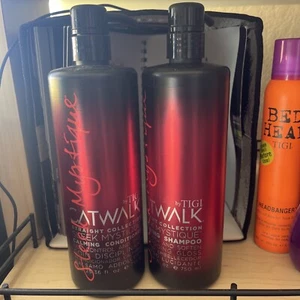 Tigi Straight Mystique Glossing Shampoo & Conditioner Duo Verkauf jeweils 25,36 Unzen - Bild 1 von 3