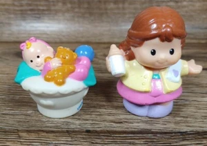 FISHER PRICE LITTLE PEOPLE Baby in Crib Mom Mother with Baby Bottle Figure 2001 - Picture 1 of 6