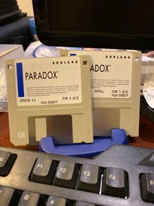 Opened Borland Paradox 4.0 Software. 2 Disks With Serial Number - Picture 1 of 4