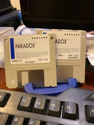 Opened Borland Paradox 4.0 Software. 2 Disks With Serial Number - Image 1 of 4