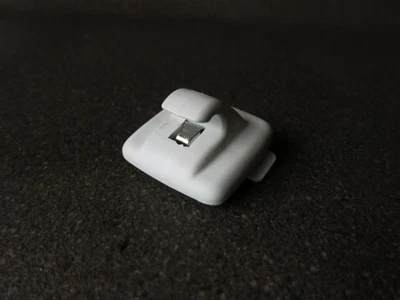 Clip para parasol Peugeot 2008 MK1 (2013-19) Foto 1 de 3